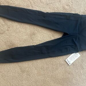 Lululemon new with tags size 6 fast and free HR tight 25”